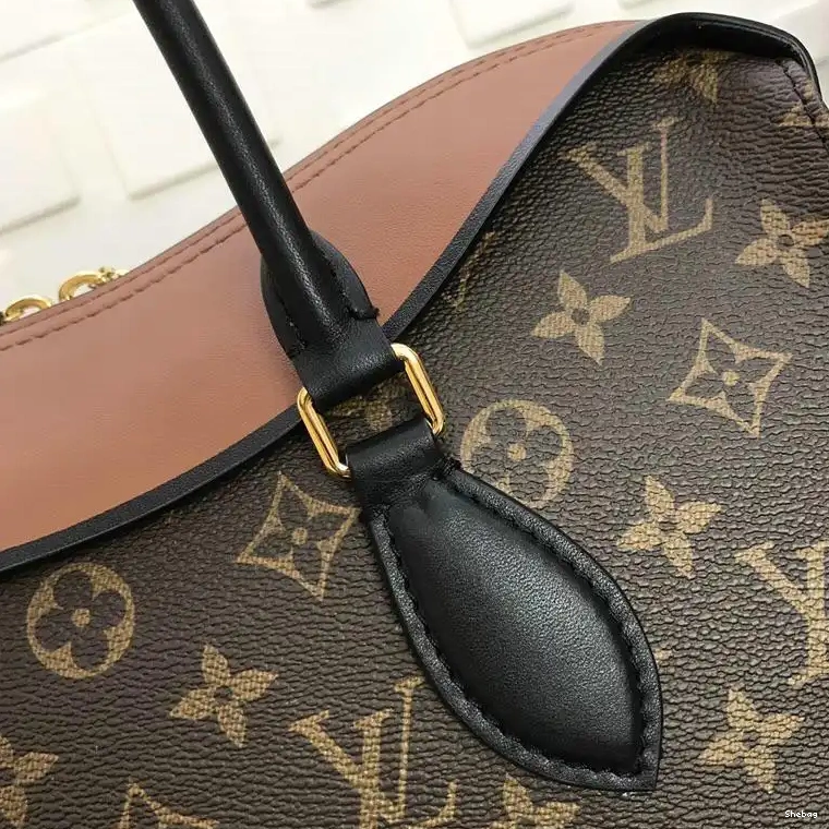 19T1L0335 Bags LV 0622